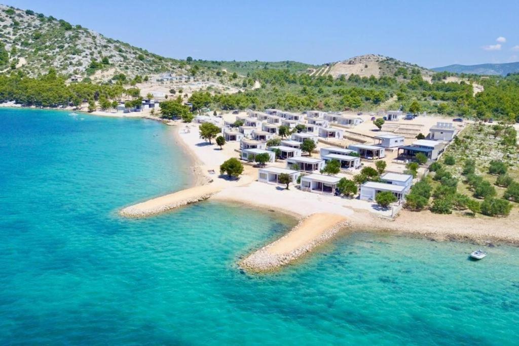 Buqez Resort, Vila 51 Drage Bagian luar foto